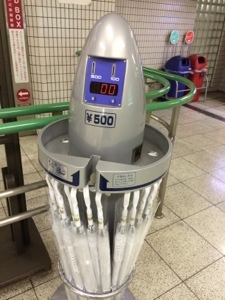 京都市地下鉄のくいな橋駅て500円の自動販売機を発見！