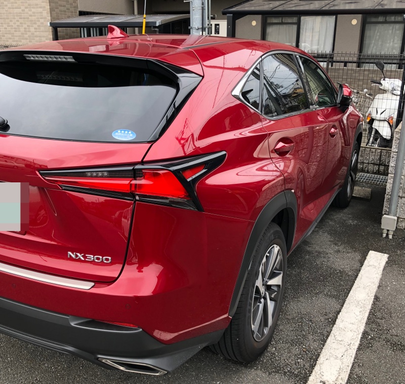 レクサスnxは赤色が似合います